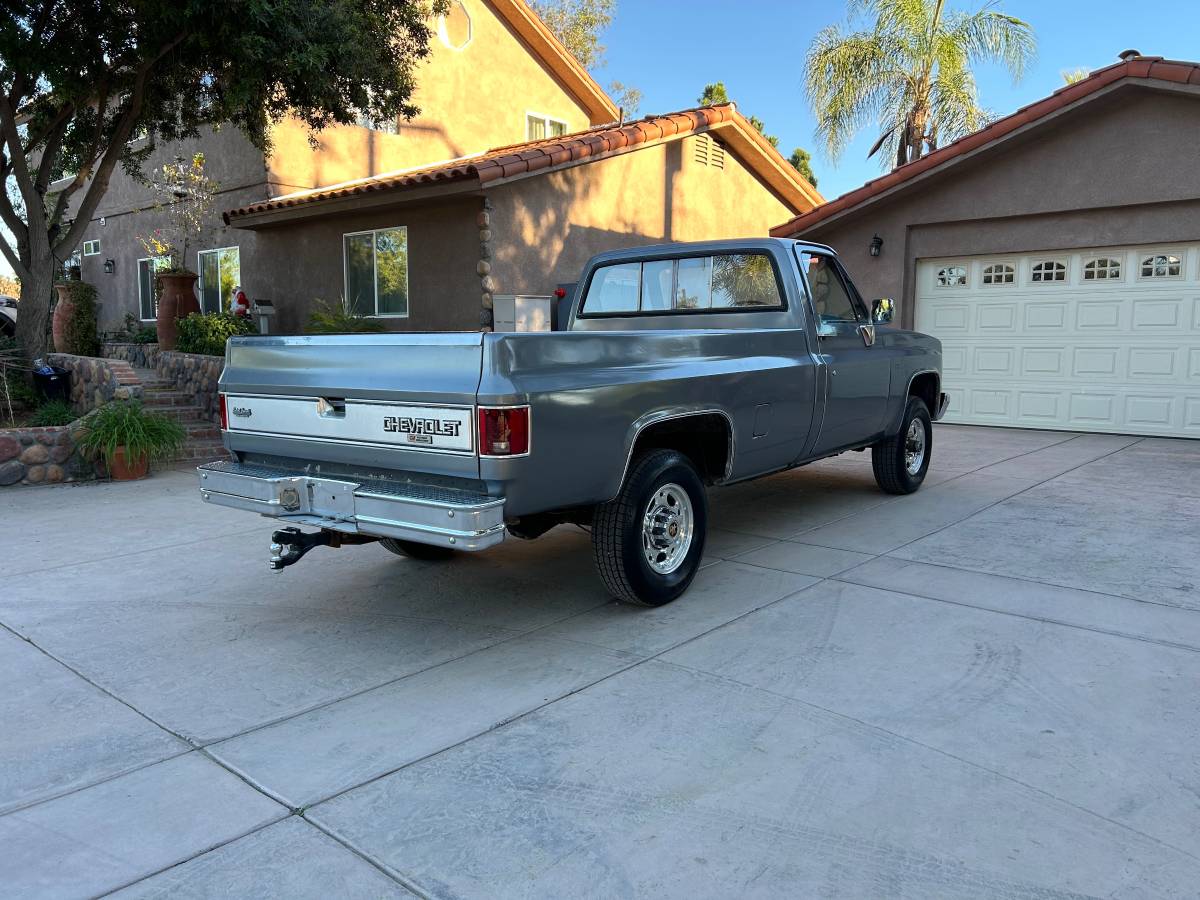Chevrolet-silverado-2500hd-1987-grey-1