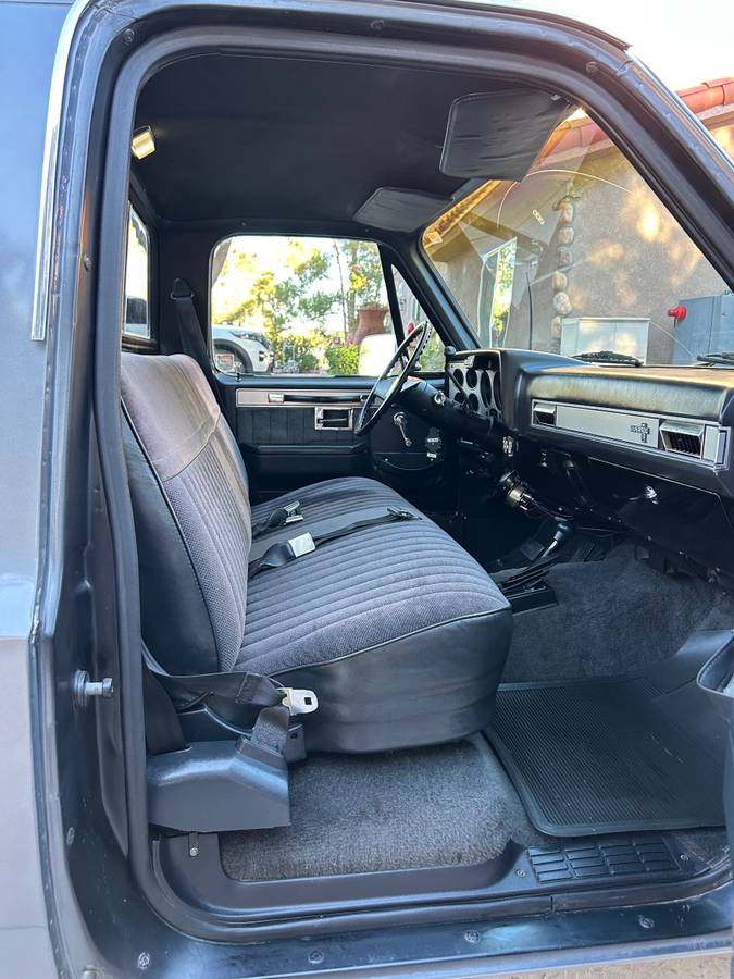 Chevrolet-silverado-2500hd-1987-grey-10