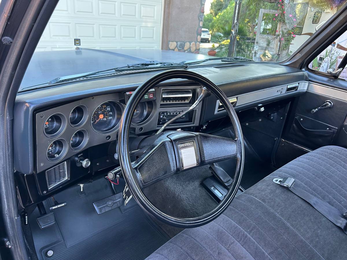 Chevrolet-silverado-2500hd-1987-grey-12