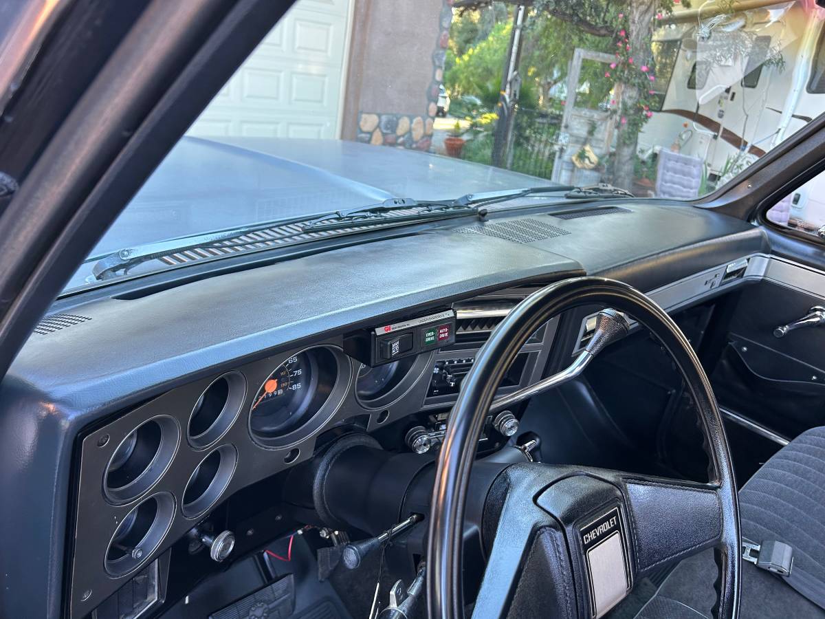 Chevrolet-silverado-2500hd-1987-grey-13