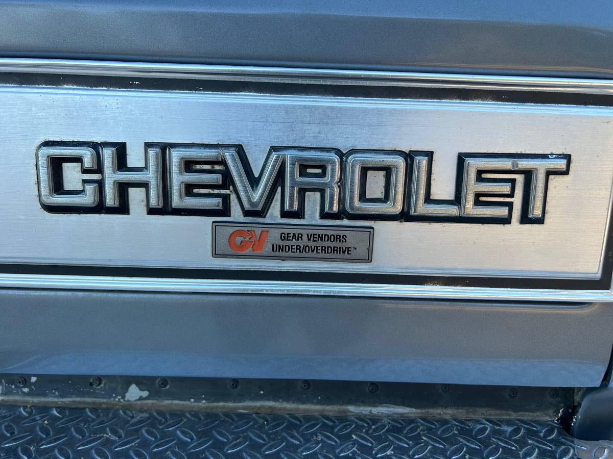 Chevrolet-silverado-2500hd-1987-grey-14
