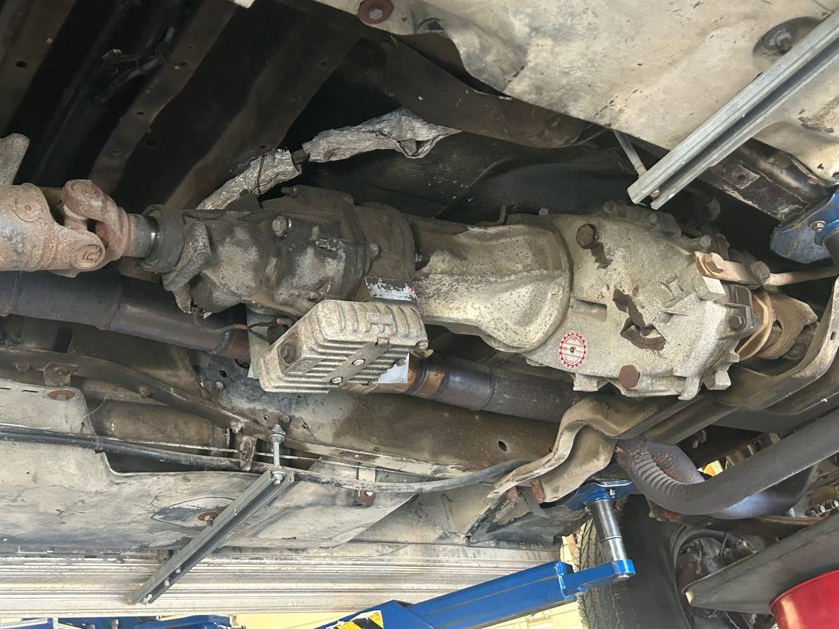 Chevrolet-silverado-2500hd-1987-grey-15