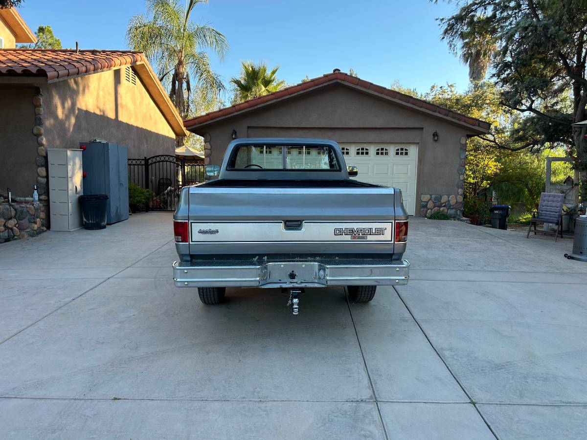 Chevrolet-silverado-2500hd-1987-grey-16