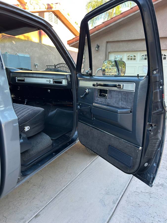 Chevrolet-silverado-2500hd-1987-grey-17