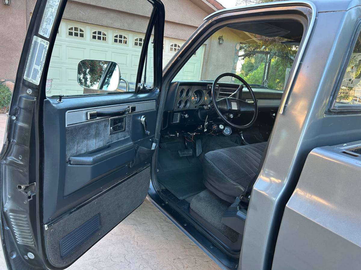 Chevrolet-silverado-2500hd-1987-grey-3