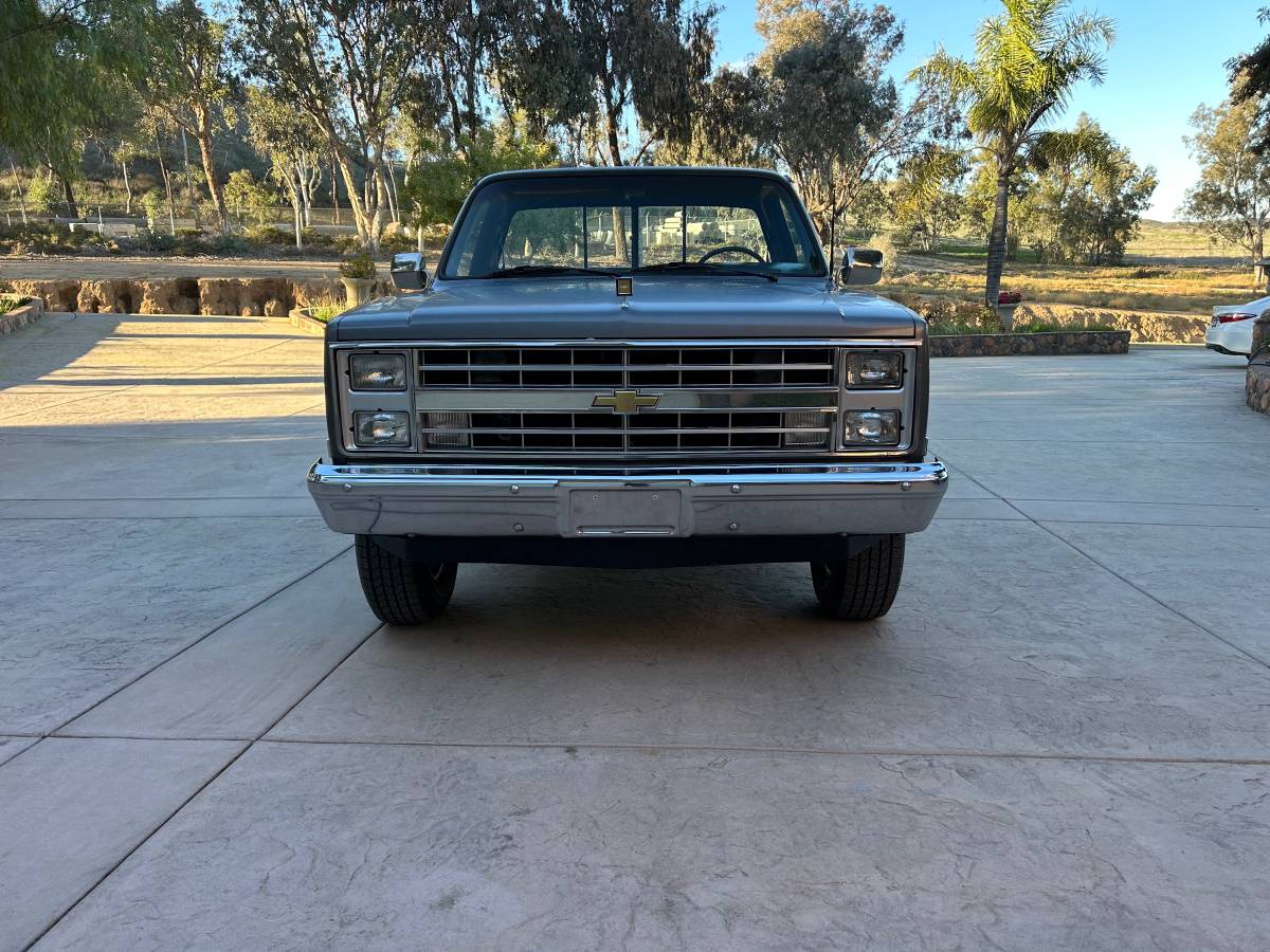 Chevrolet-silverado-2500hd-1987-grey-4