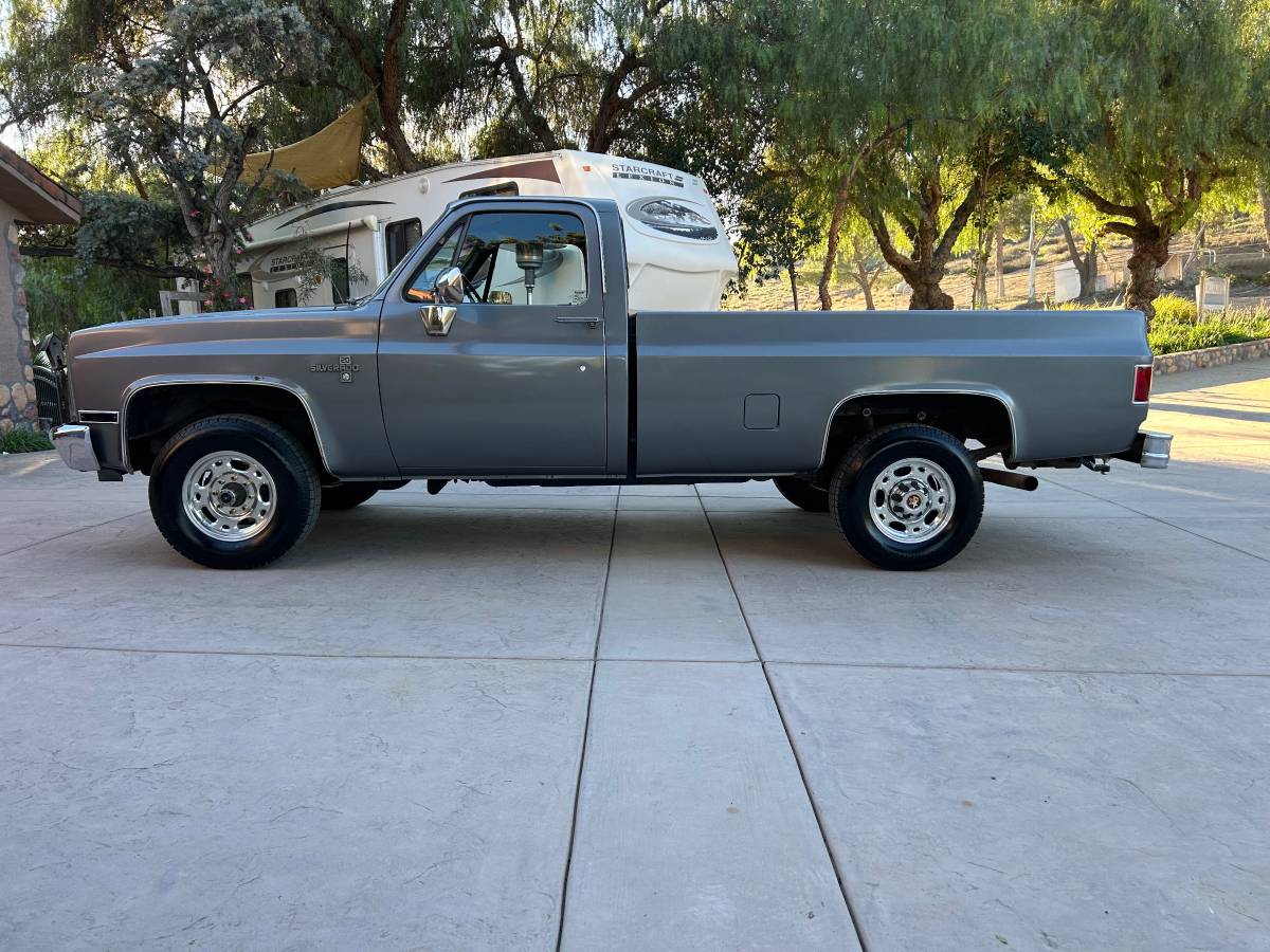 Chevrolet-silverado-2500hd-1987-grey-7
