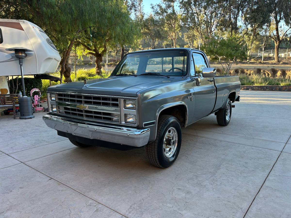Chevrolet-silverado-2500hd-1987-grey
