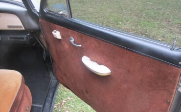 Chevrolet-styleline-deluxe-1951-black-10