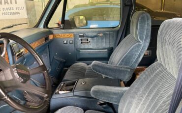 Chevrolet-suburban-1991-4