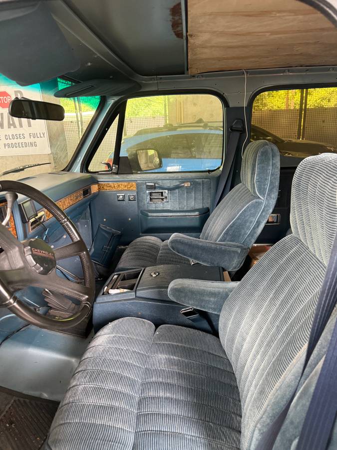 Chevrolet-suburban-1991-4