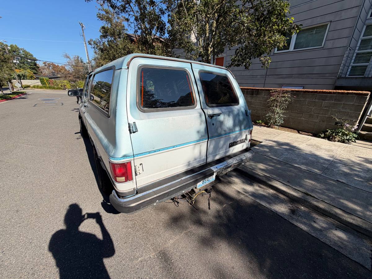 Chevrolet-suburban-1991-7