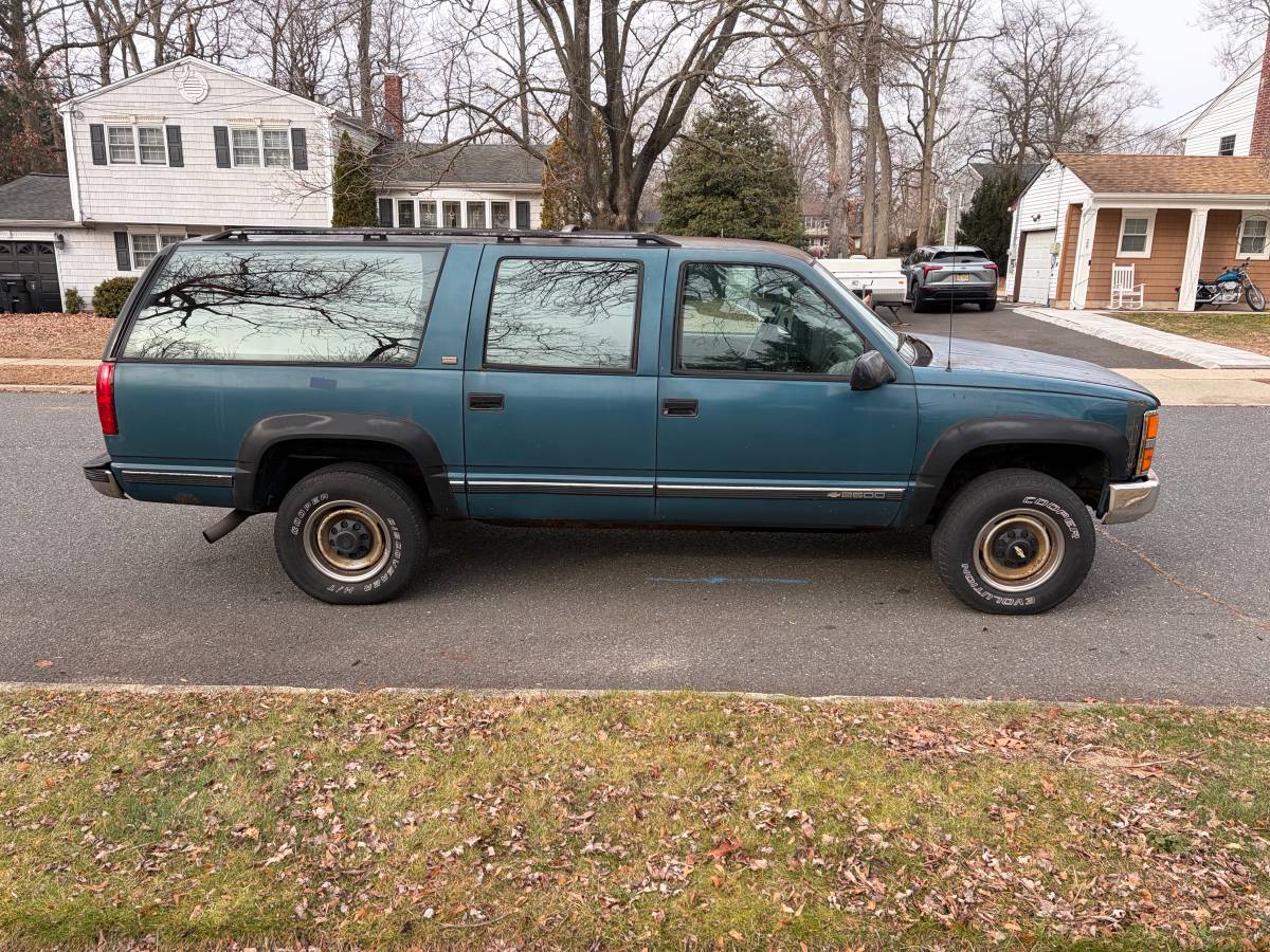 Chevrolet-suburban-4wd-1993-blue-1