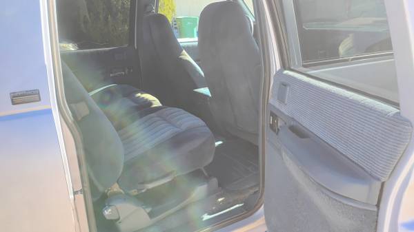 Chevrolet-suburban-4wd-1994-silver-1