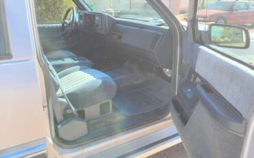 Chevrolet-suburban-4wd-1994-silver-2