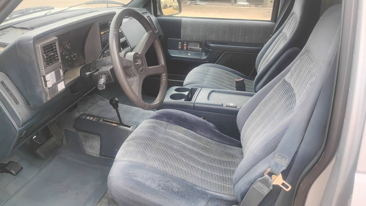 Chevrolet-suburban-4wd-1994-silver-7