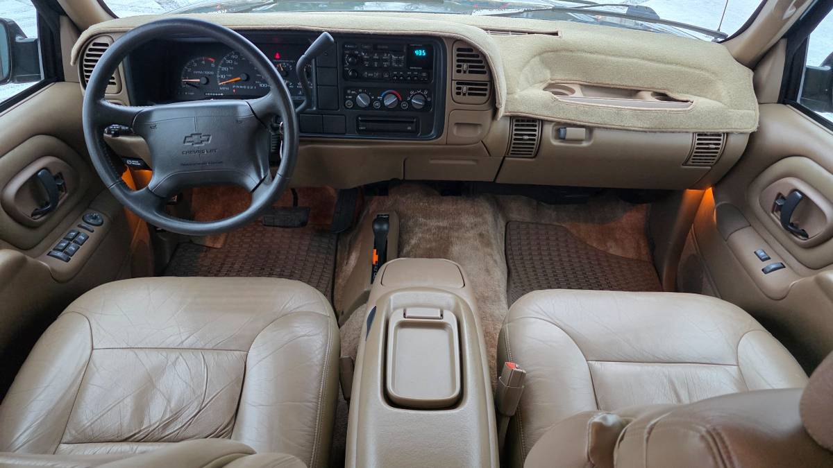 Chevrolet-suburban-ls-1995-green-11