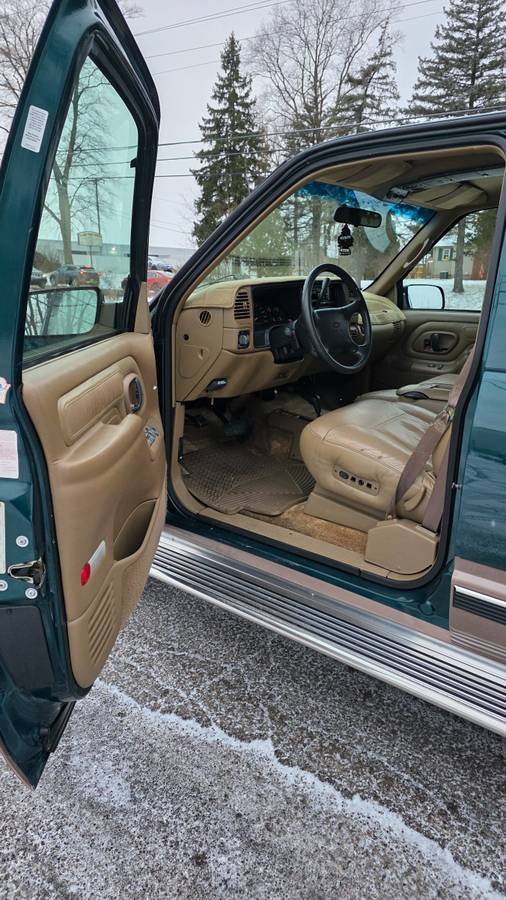 Chevrolet-suburban-ls-1995-green-12