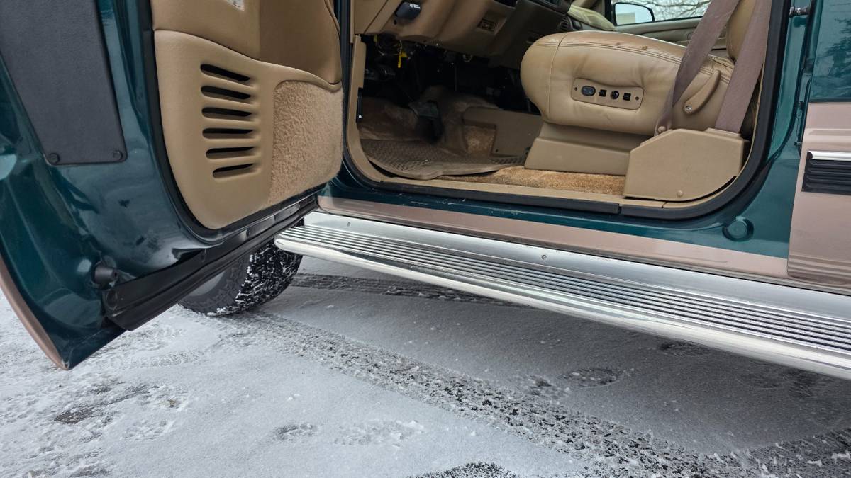 Chevrolet-suburban-ls-1995-green-13