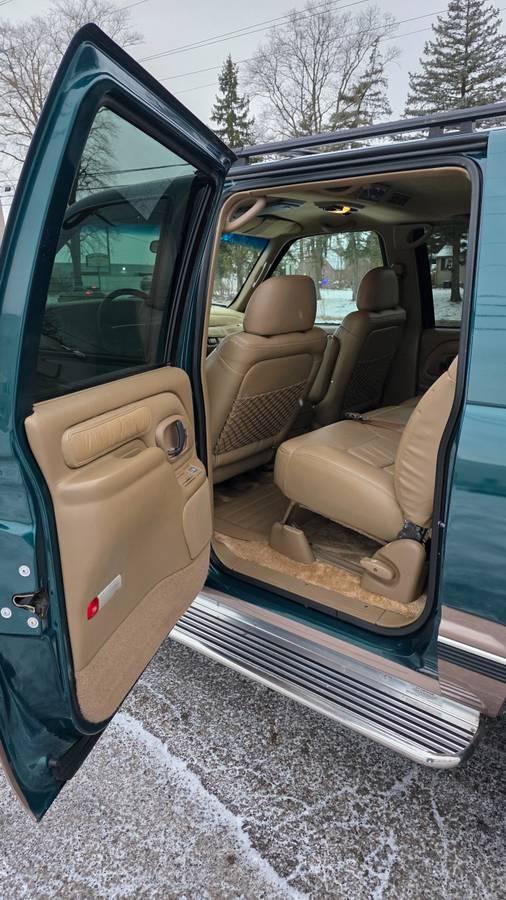 Chevrolet-suburban-ls-1995-green-14