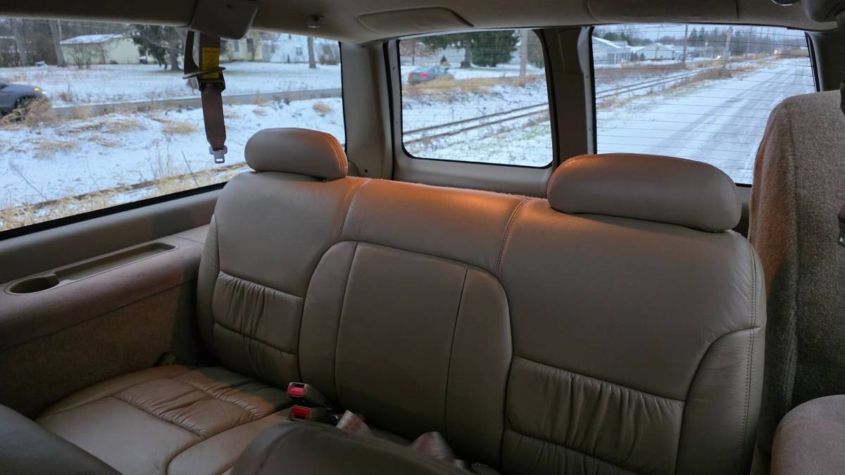 Chevrolet-suburban-ls-1995-green-15