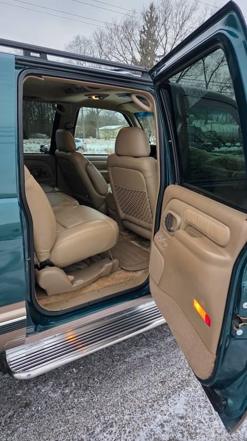 Chevrolet-suburban-ls-1995-green-17