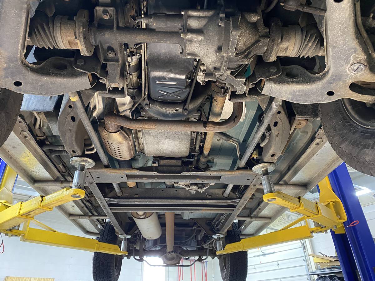 Chevrolet-suburban-ls-1995-green-18