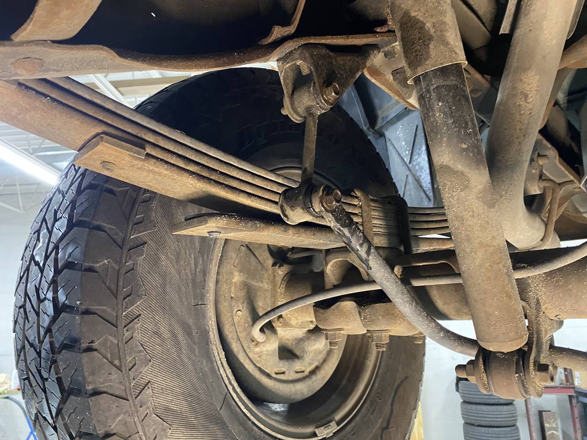 Chevrolet-suburban-ls-1995-green-19