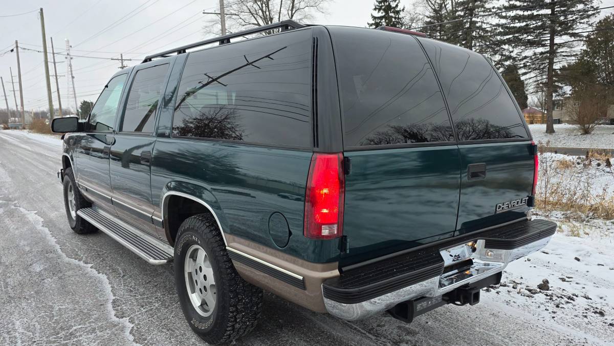 Chevrolet-suburban-ls-1995-green-21