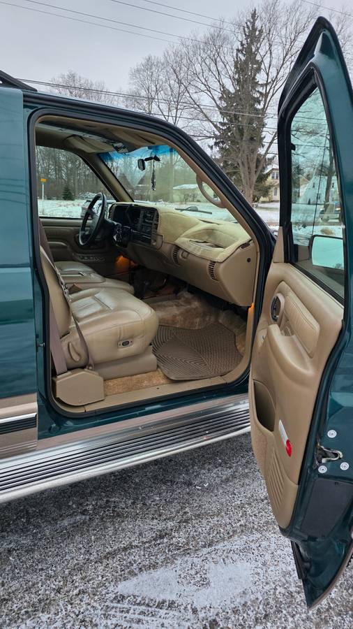 Chevrolet-suburban-ls-1995-green-22