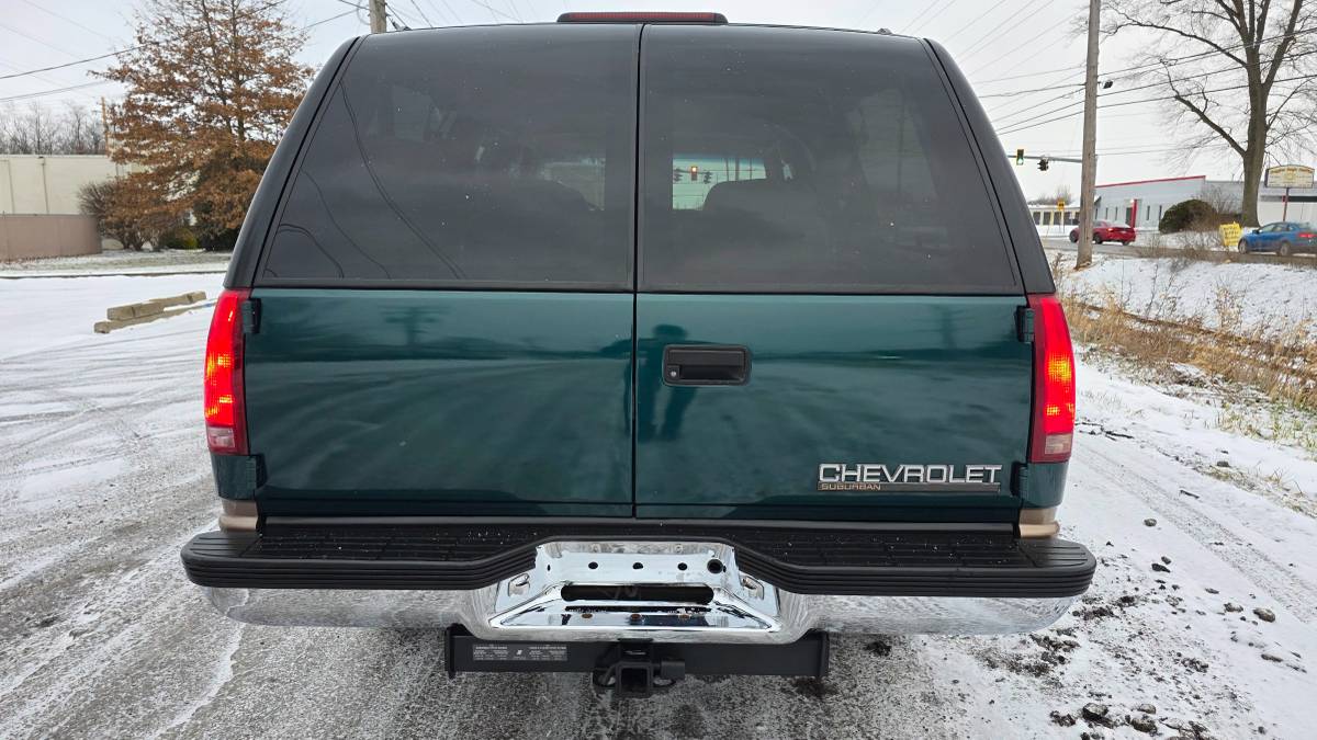 Chevrolet-suburban-ls-1995-green-3