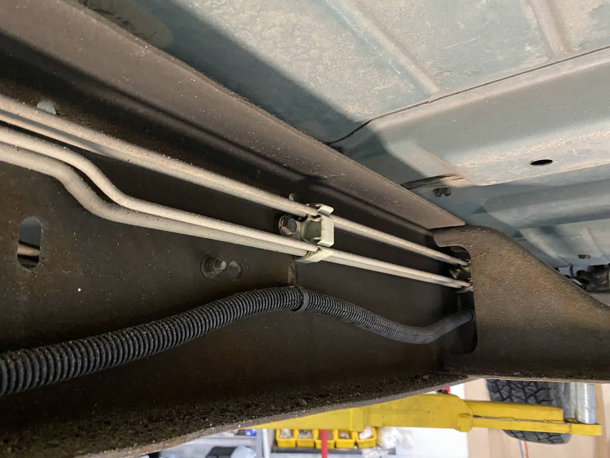 Chevrolet-suburban-ls-1995-green-5