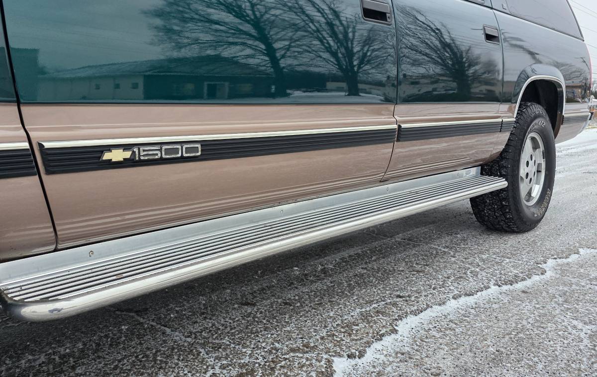 Chevrolet-suburban-ls-1995-green-6