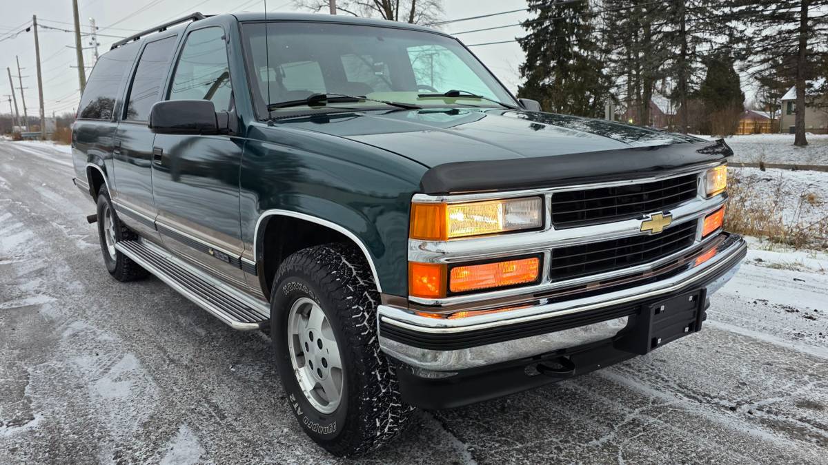 Chevrolet-suburban-ls-1995-green