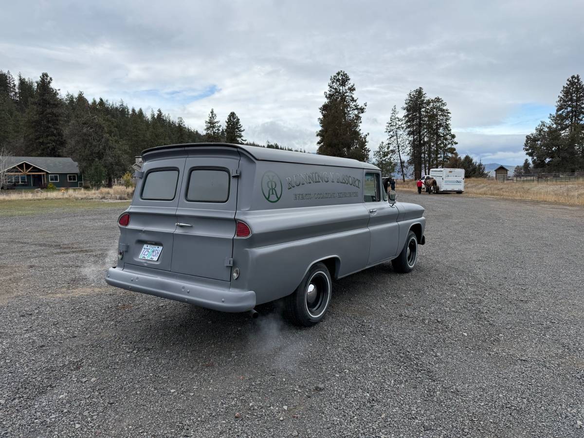 Chevrolet-suburban-panel-1963-grey-4