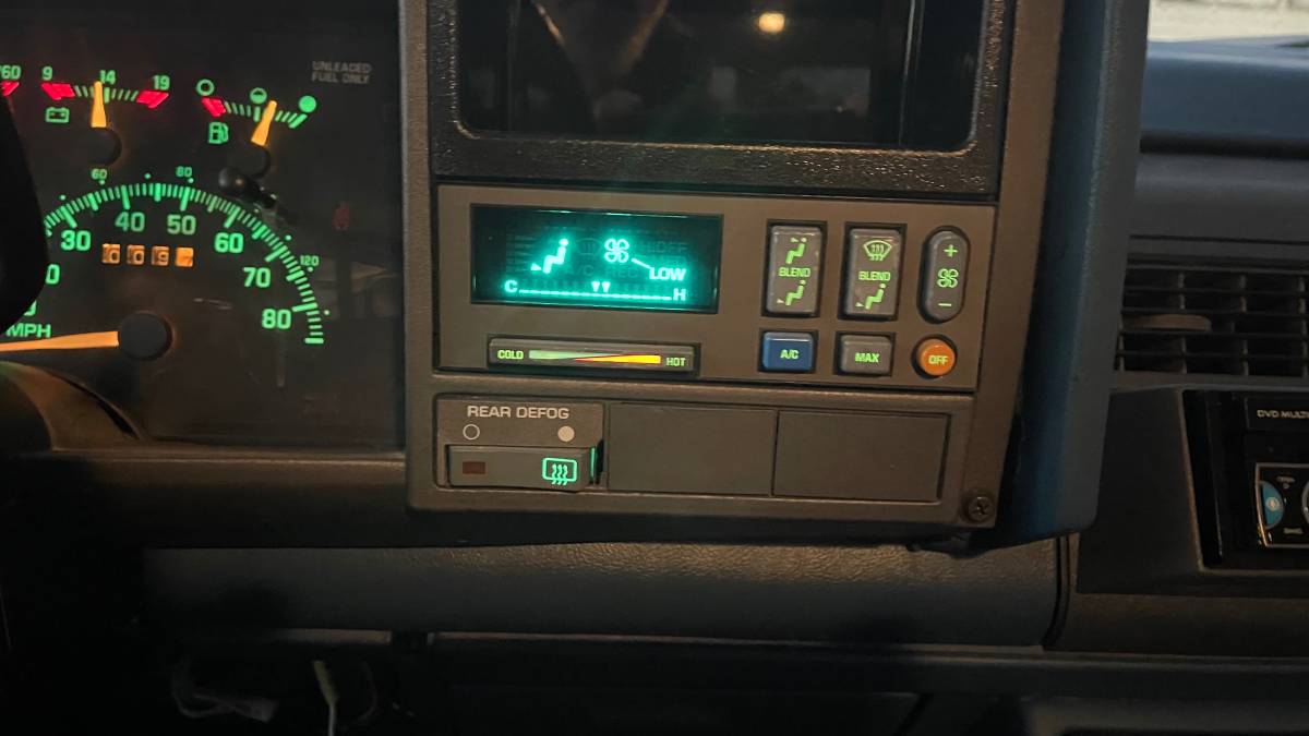 Chevrolet-suburban-silverado-1500-1994-blue-10