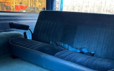 Chevrolet-suburban-v10-1988-blue-1