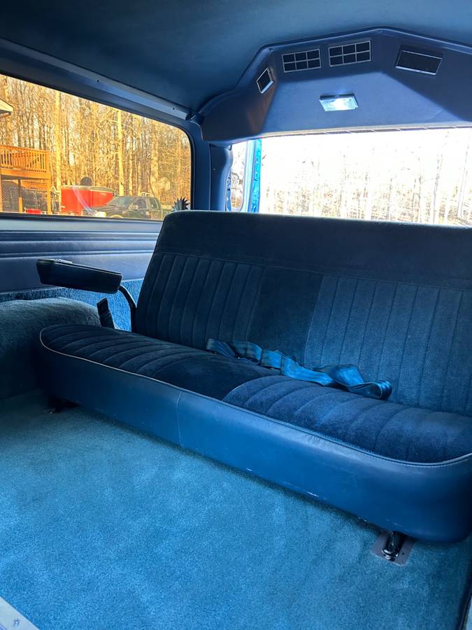 Chevrolet-suburban-v10-1988-blue-1