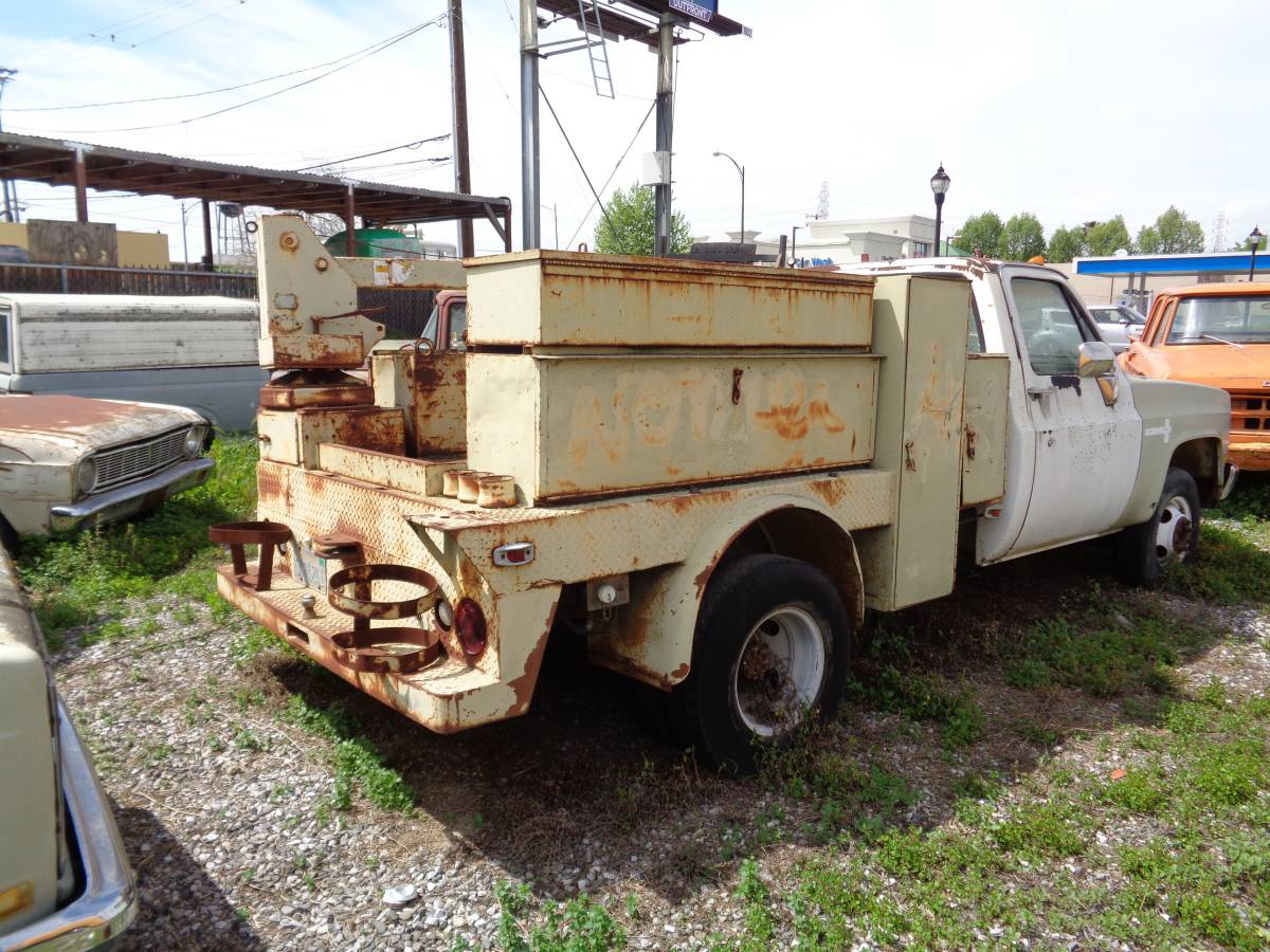 Chevrolet-trucks-1991-custom-32