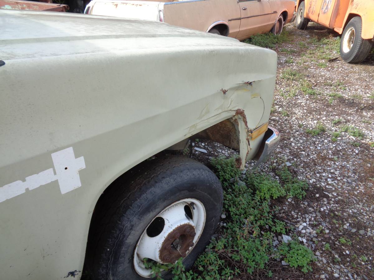 Chevrolet-trucks-1991-custom-33