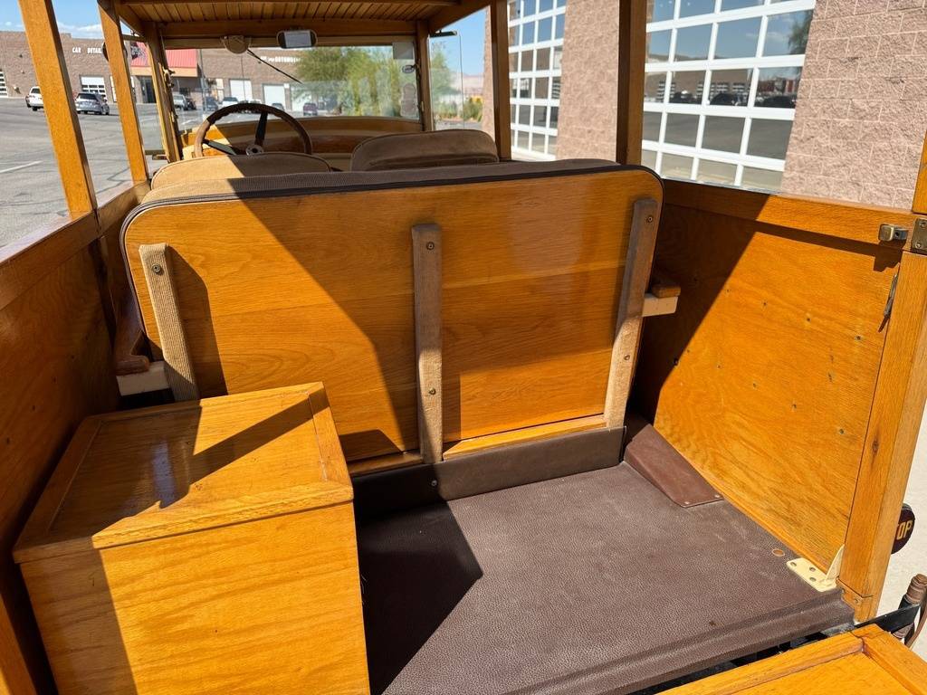 Chevrolet-woody-wagon-1928-custom-3