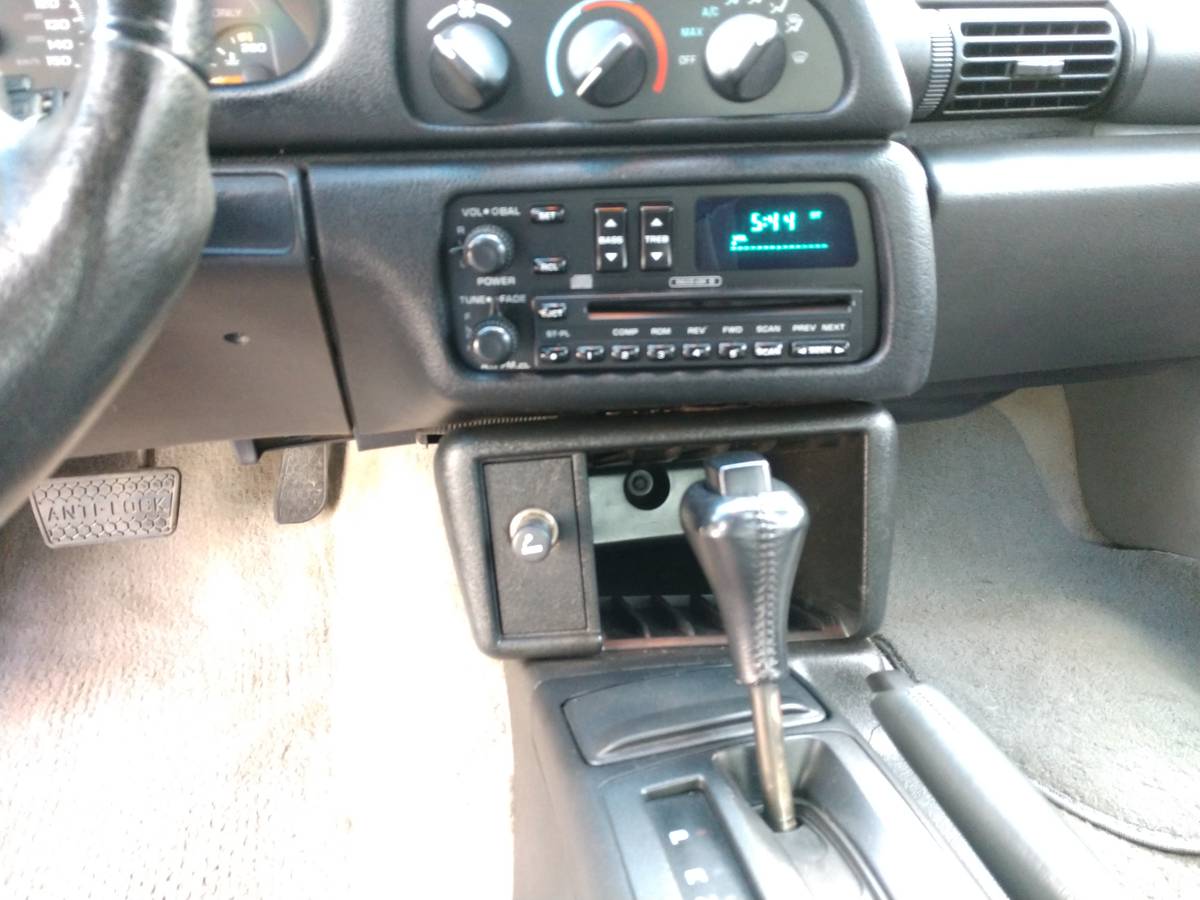 Chevrolet-z28-camaro-1995-red-29