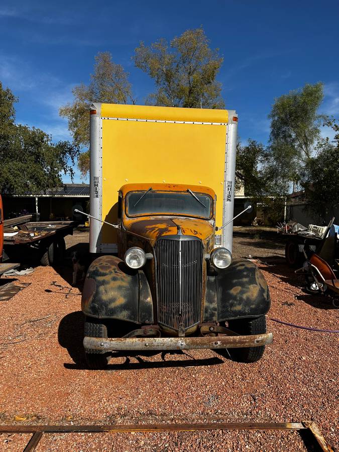 Chevy-2-ton-box-truck-1937-black-19