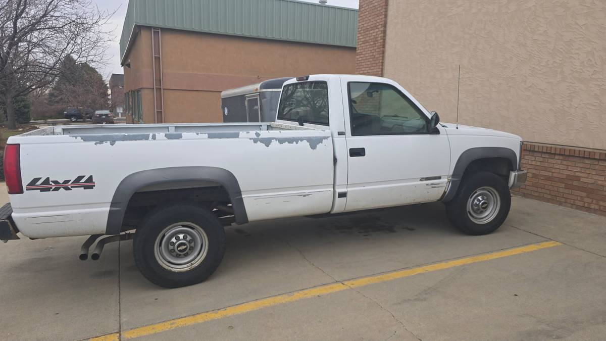 Chevy-2500-1994-white-2