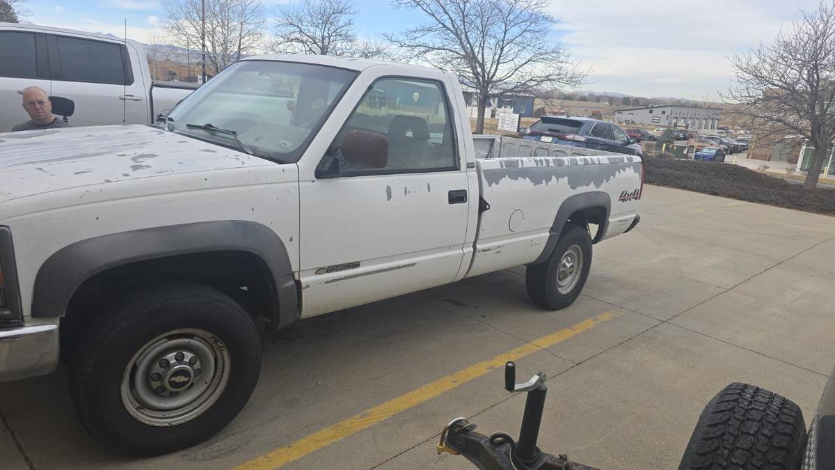 Chevy-2500-1994-white-9