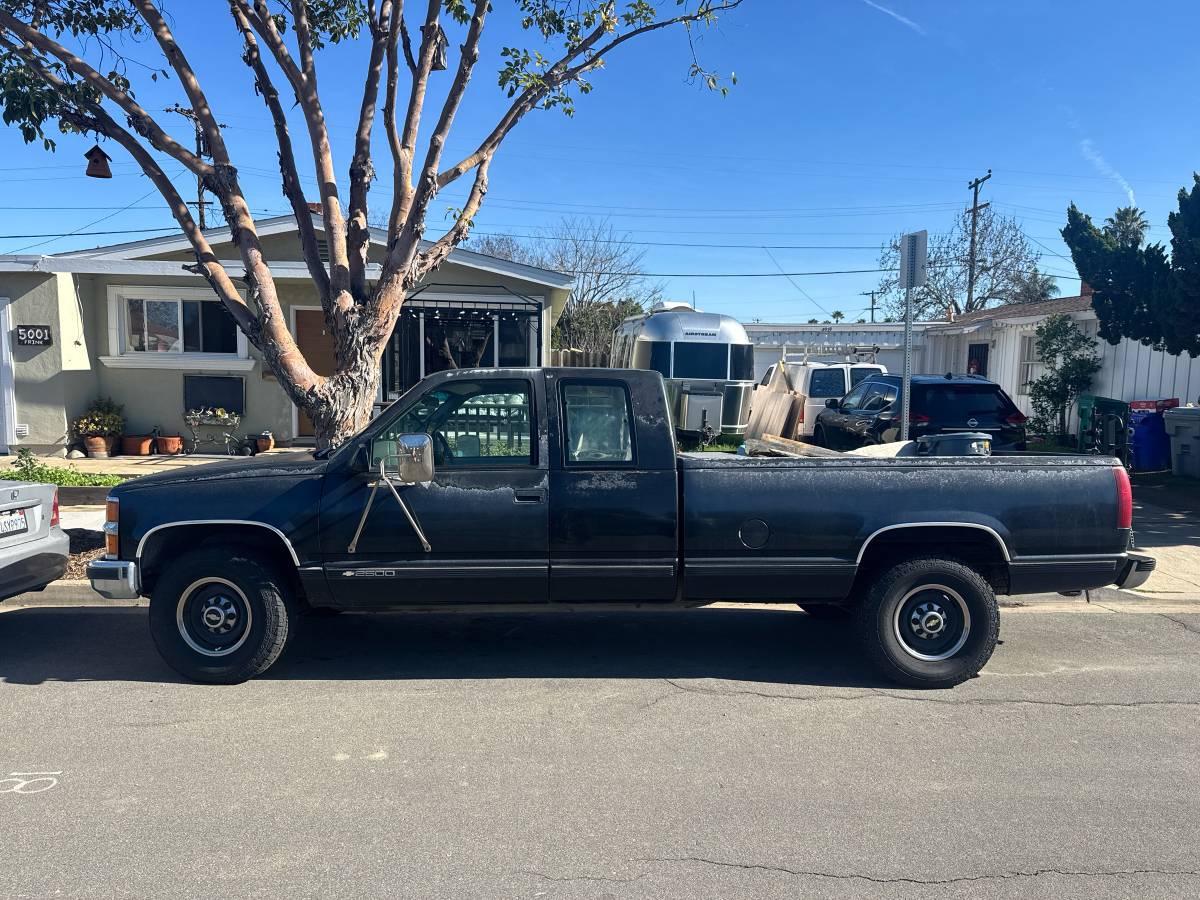 Chevy-2500-1995-black-3
