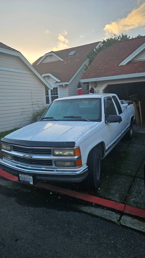 Chevy-2500-1995-white-1
