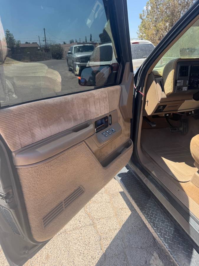 Chevy-3500-1994-black-19