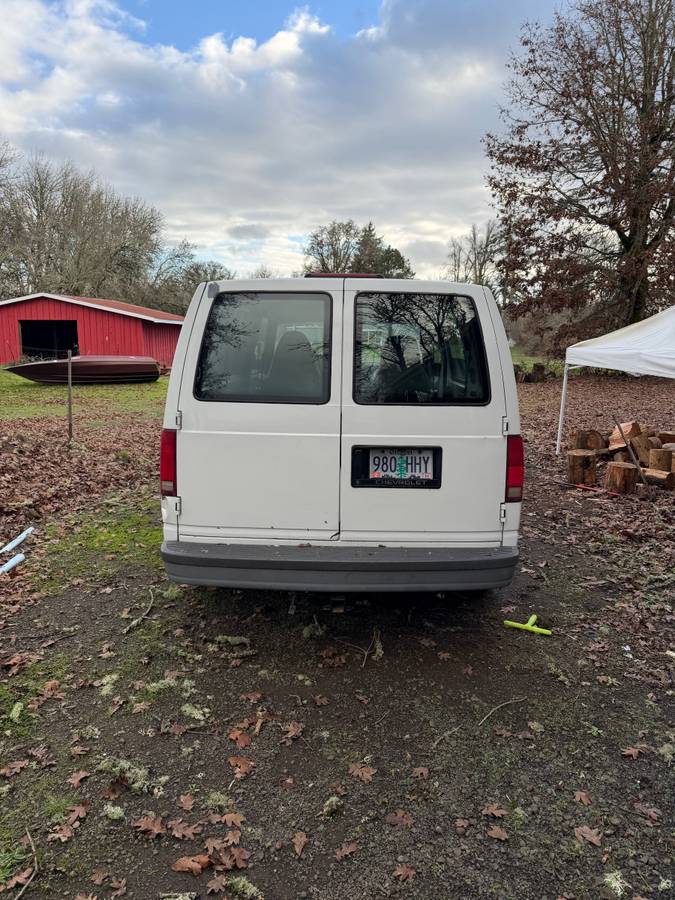 Chevy-astro-1995-white-1