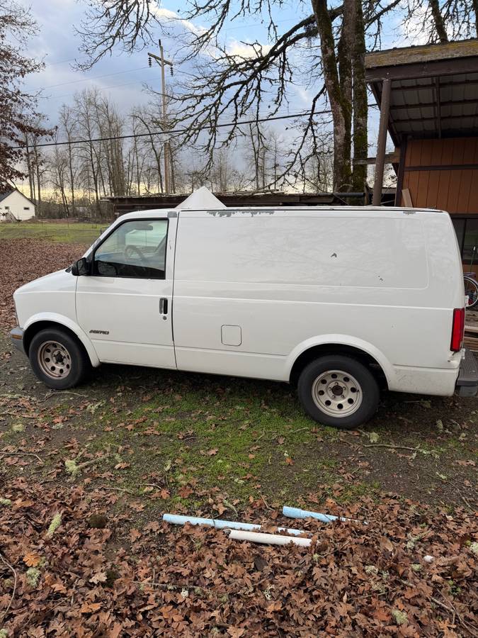 Chevy-astro-1995-white-2